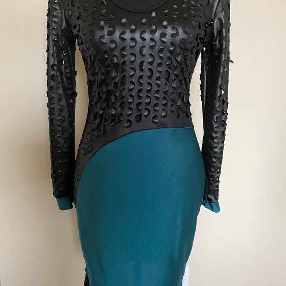 Long Sleeve Midi Dress - Picture 4 of 4